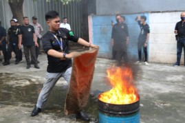 Pasar-Jaya-Gelar-Pelatihan-dan-Simulasi-Kebakaran-di