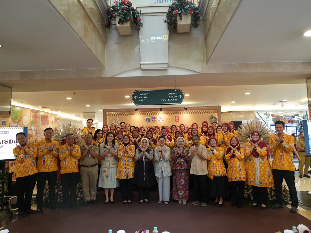 bip-menghadiri-pembukaan-gelar-produk-dekranasda-jakarta-barat-goes-to-mall-tahun-2025