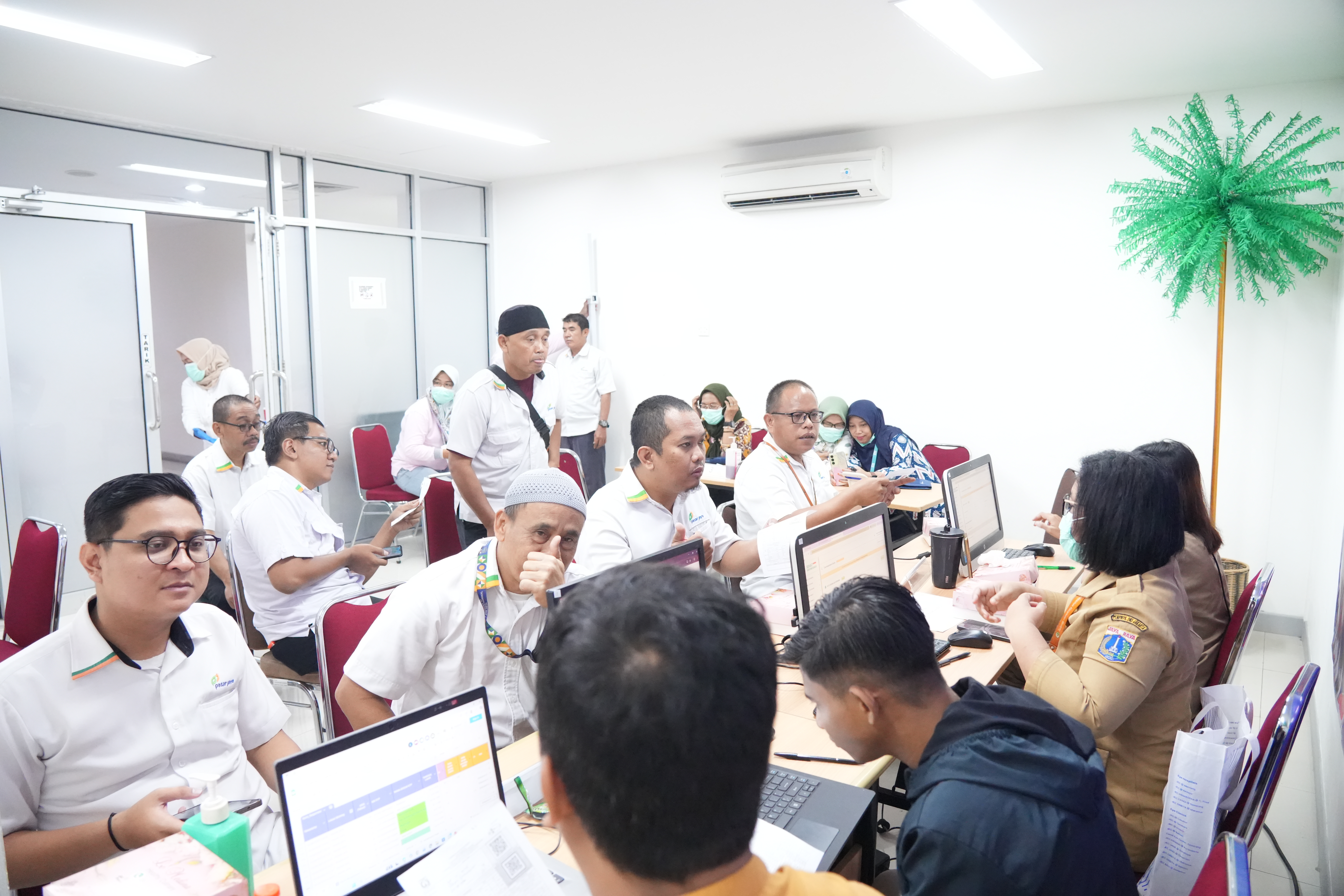 pemeriksaan-dan-skrining-kesehatan-di-lingkungan-kantor-pusat-perumda-pasar-jaya